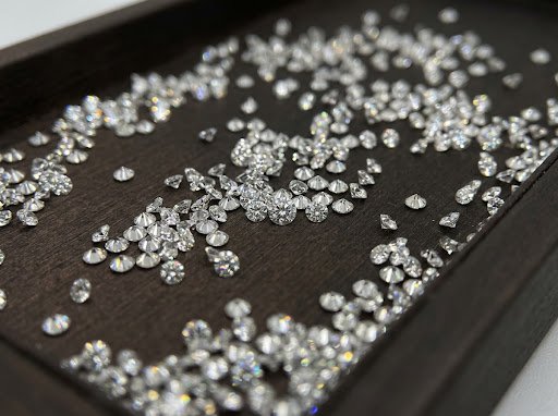 Calibrated star melee round brilliant diamonds